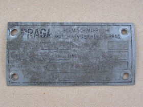 Prodám originální výrobní štítek Praga Piccolo z roku 1942