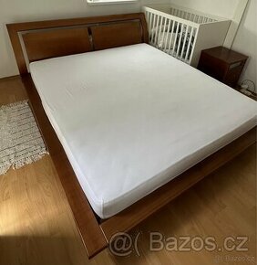 Dřevěná manželská postel 180x200