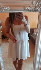 Only letní bílé krátké šaty