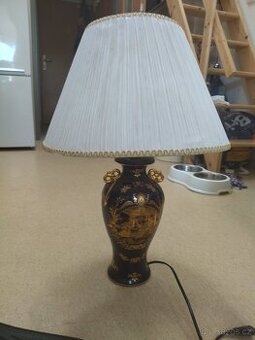 KRÁSNÁ  ZLATĚ  ZDOBENÁ  KERAMICKÁ  STOLNÍ  LAMPA