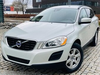 Volvo XC60 2.4D 5VÁLEC 120KW 4x4 MANUÁL NAVI KAMERA TAŽNÉ