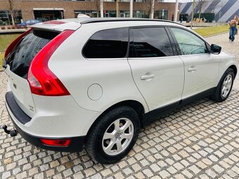 Volvo XC60 2.4D 5VÁLEC 120KW 4x4 MANUÁL NAVI KAMERA TAŽNÉ