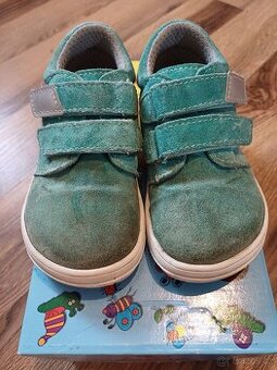 Jonap 25 barefoot