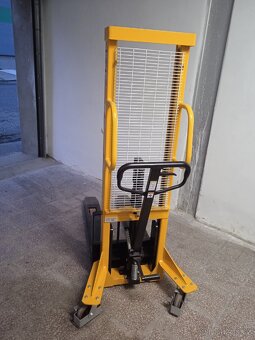 Ruční vysokozdvižný paletový vozík