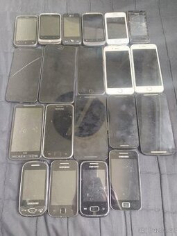 Mix 20ks Starší dotykové mobily pro sběratele