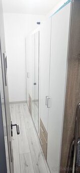 Šatní skříň
