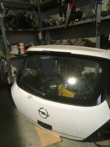 opel corsa d zadní dvře kufru