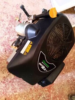 Motor do zahradního traktoru doprava