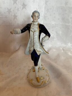 Porcelánová soška šlechtice