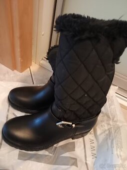 Dámské/dívčí zateplené poloholinky, vel. cca 38