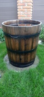 Drevená kaďa na vodu