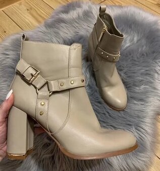 Dámské boty na podpatku River Island vel. 40