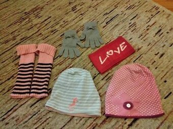 Dívčí čepičky a rukavičky