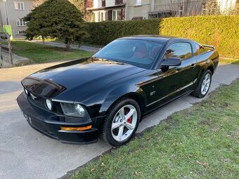 Ford Mustang 4.6 GT, aut, kůže, servis, 1.maj, nehavarováno