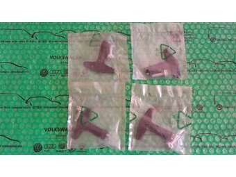 šroub s klíčem pokliček alu kola Škoda Favorit , Felicia