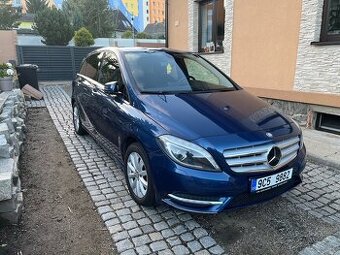 Mercedes Benz B180