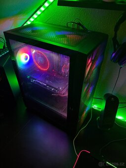 Prodej stolního počítače – herní / pracovní sestava