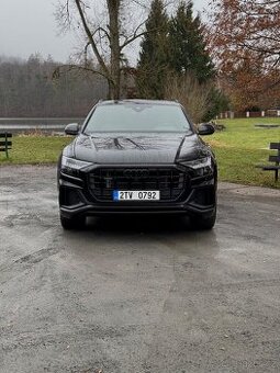 AUDI  Q8 55 TFSI. S line. 7000km