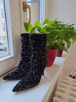 Černé flitrové kotníkové boty vel 39 jehlovém podpatku