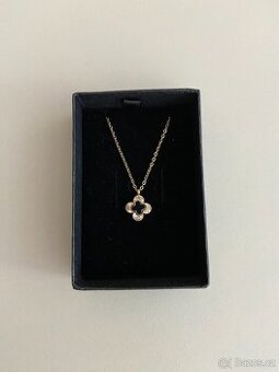 Krásný náhrdelník s přívěskem Steel