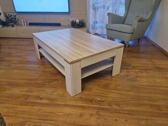 Dřevěný konferenční stolek