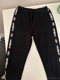 Chlapecké tepláky vel.140 UMBRO