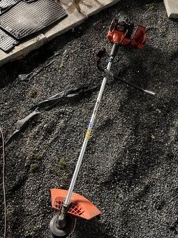 Křovinořez Oleomac