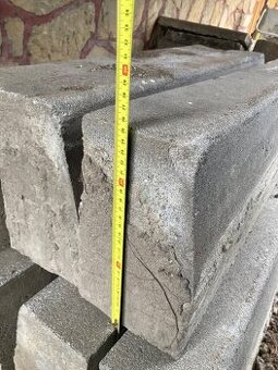 Chodníkové obrobníky