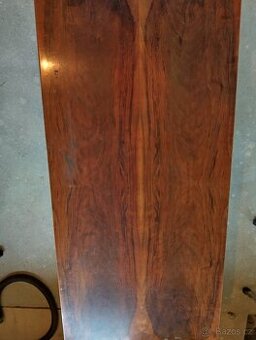 Leštěný retro konferenční stolek