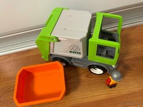 Popelářské auto s popelarem