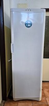 Mrazák Indesit UFAAN 400 (235litrů)