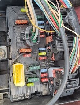 BSM jednotka L04 Peugeot 307