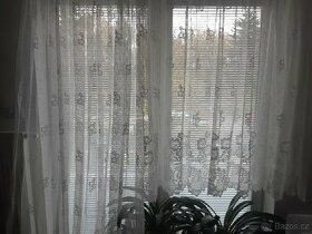 Pěkné záclony na okno+balkon