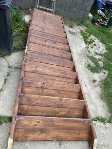 Dřevěné schody masiv