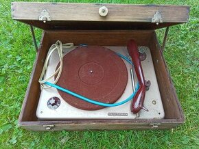 Starý gramofon na dily