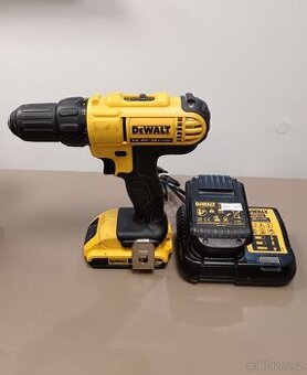 Kompaktní vrtačka/šroubovák DeWALT DCD733
