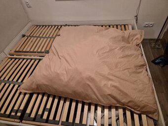 věci z chaty SVĚTLA, TV, VĚTRACÍ MŘÍŽKA BÍLÁ, HEVER PANENKA