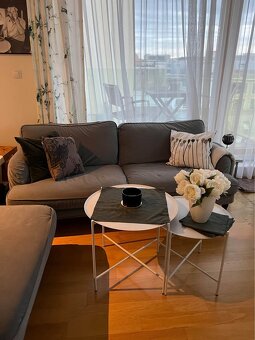 Pohovka IKEA šedá za 1 800 Kč (podnožka zdarma)