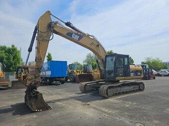 Pásový bagr CAT 323 D