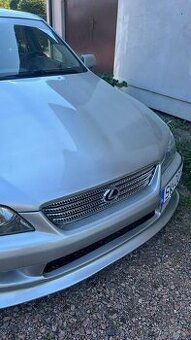 Lexus IS200 - mřížka
