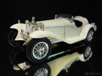 Alfa Romeo 2300 Spider bílá Bburago 1/18