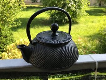 Litinová konvička na čaj Jang 0,5L, černá - 1