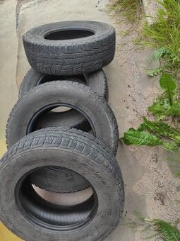 Pneu 215/70 R15 C