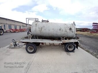 Fekál 3600 l .
