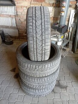 Zimní pneumatiky 235/40/19