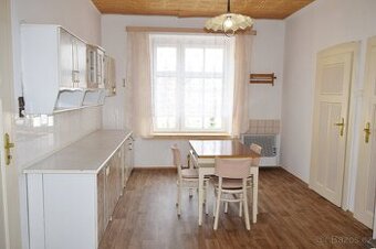 Prodej velkého bytu 2+1 v centru Trutnova