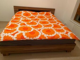 Postel s matrací 180x200