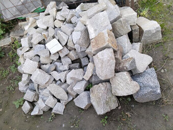 žulové kostky velké i malé