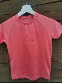 Růžové tričko značky klimatex