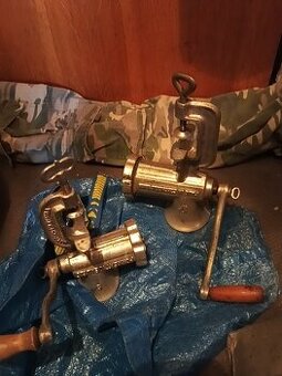 Mlýnek na maso ,2 x ,cena za oba